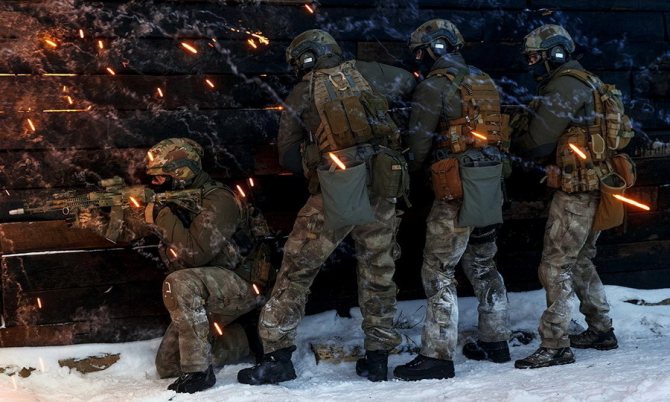 ​Групповая тренировка с применением пиротехники - Долгие роды ССО | Warspot.ru