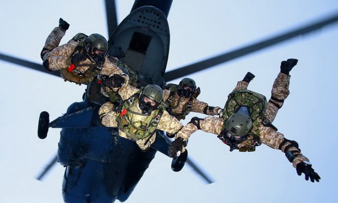 ​Групповое десантирование спецназа с вертолёта - Долгие роды ССО | Warspot.ru