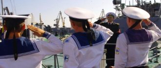 Моряки отдают честь капитану